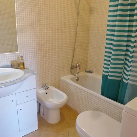 Townhouse In Walking Distance To The Beach