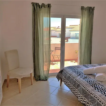 Townhouse In Walking Distance To The Beach