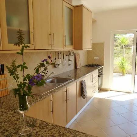 Townhouse In Walking Distance To The Beach