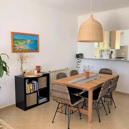 Townhouse In Walking Distance To The Beach