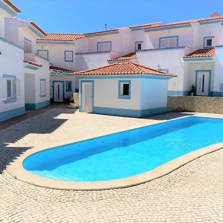 Townhouse In Walking Distance To The Beach *